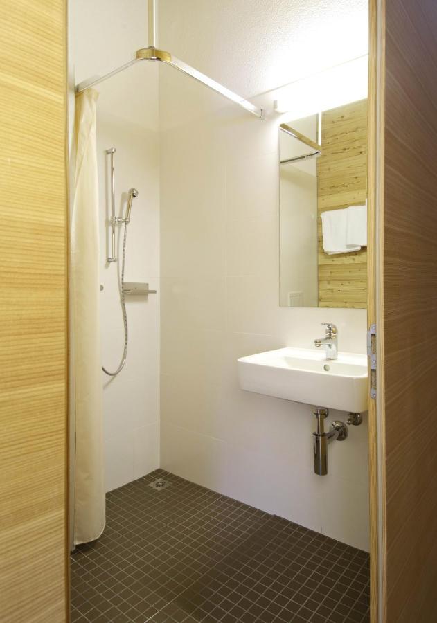 Scuol Youth Hostel Екстер'єр фото