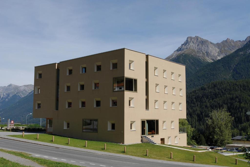 Scuol Youth Hostel Екстер'єр фото