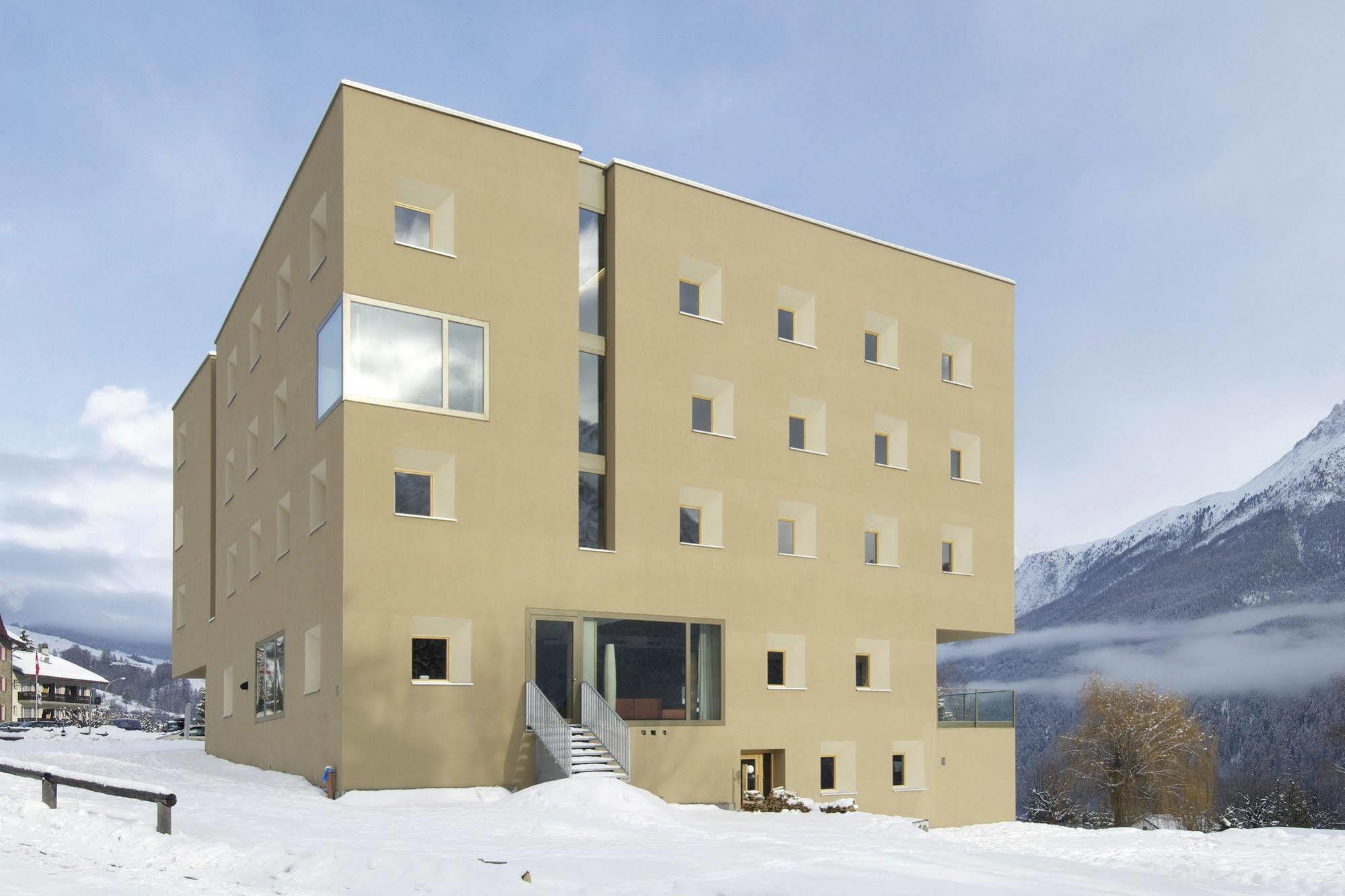 Scuol Youth Hostel Екстер'єр фото