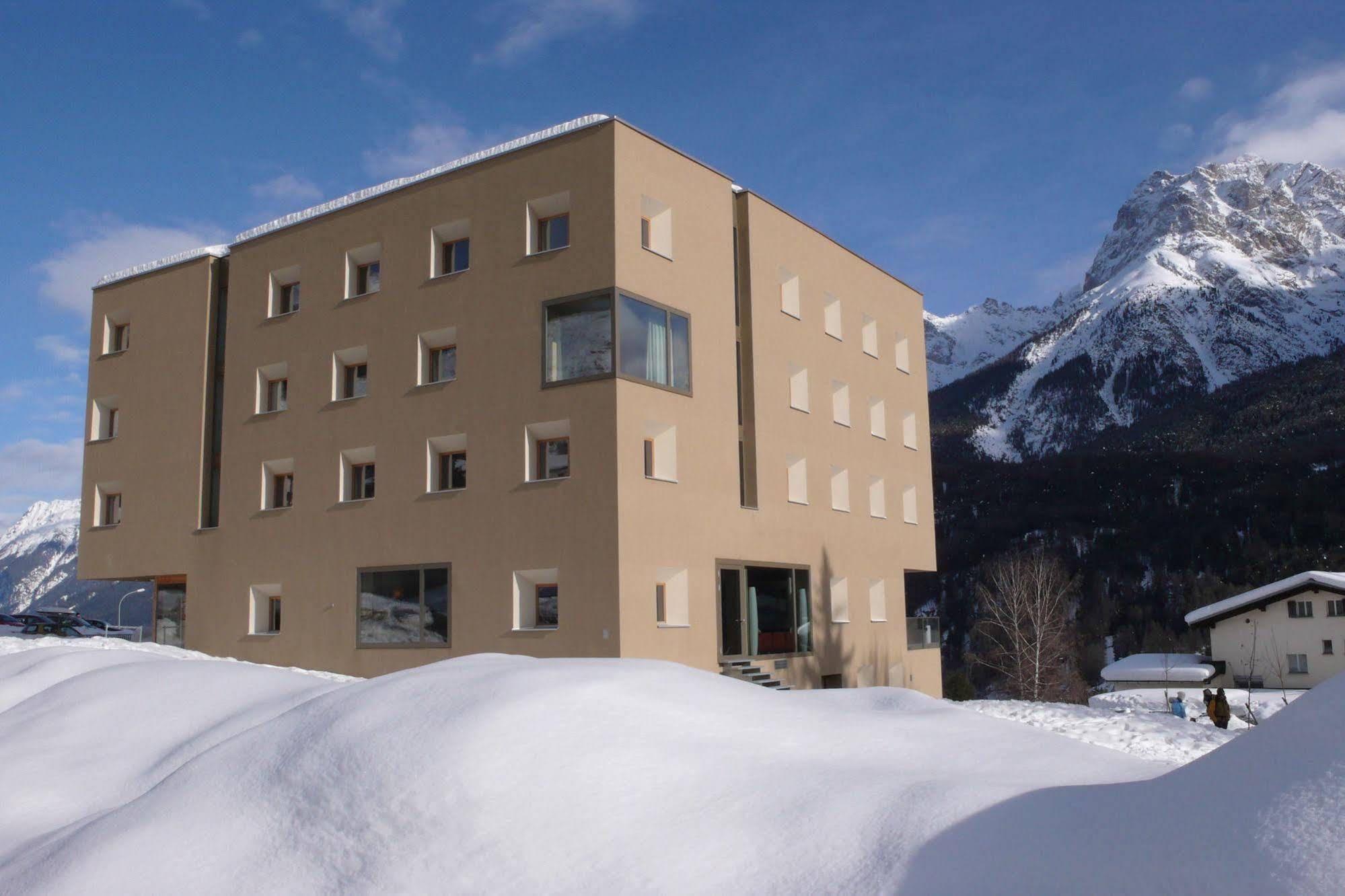 Scuol Youth Hostel Екстер'єр фото