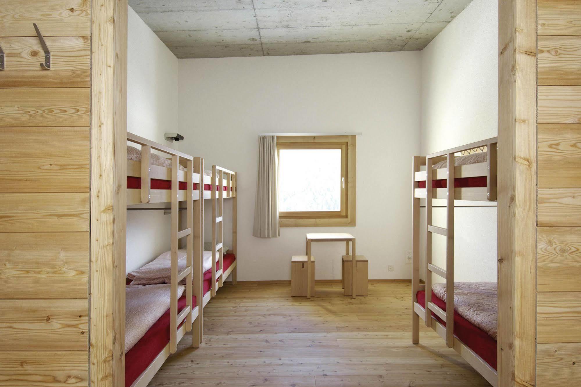 Scuol Youth Hostel Екстер'єр фото