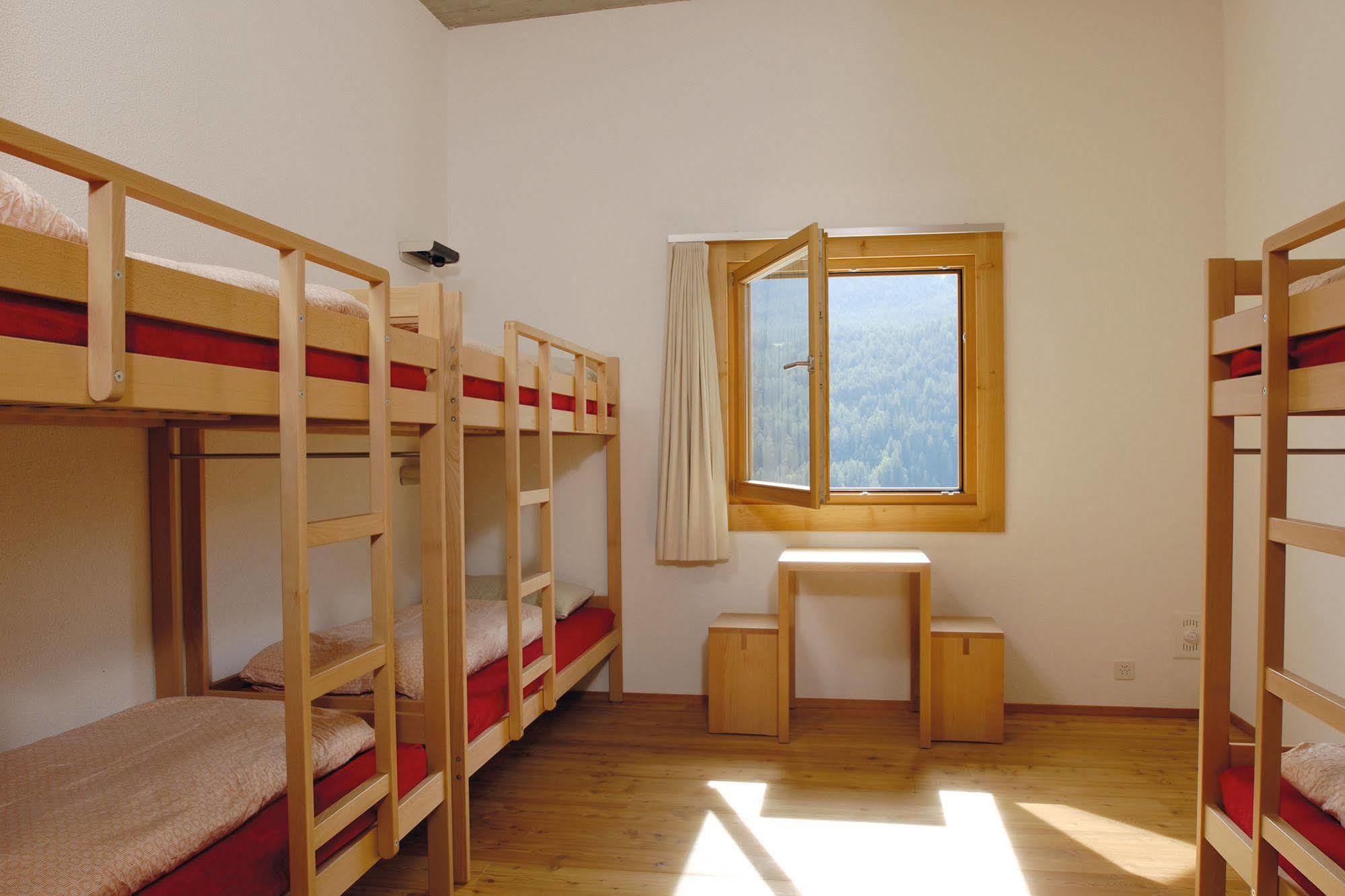 Scuol Youth Hostel Екстер'єр фото