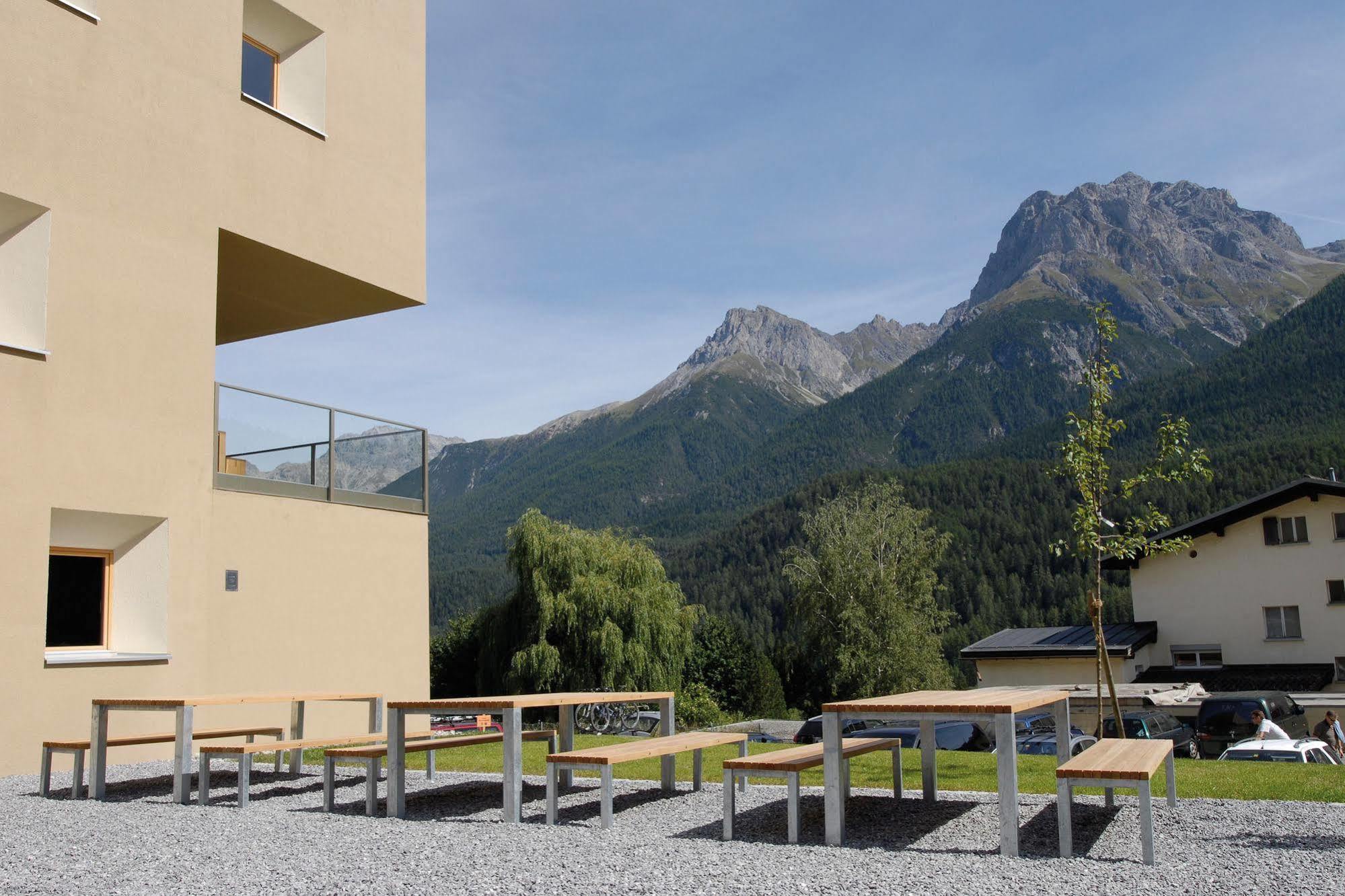 Scuol Youth Hostel Екстер'єр фото