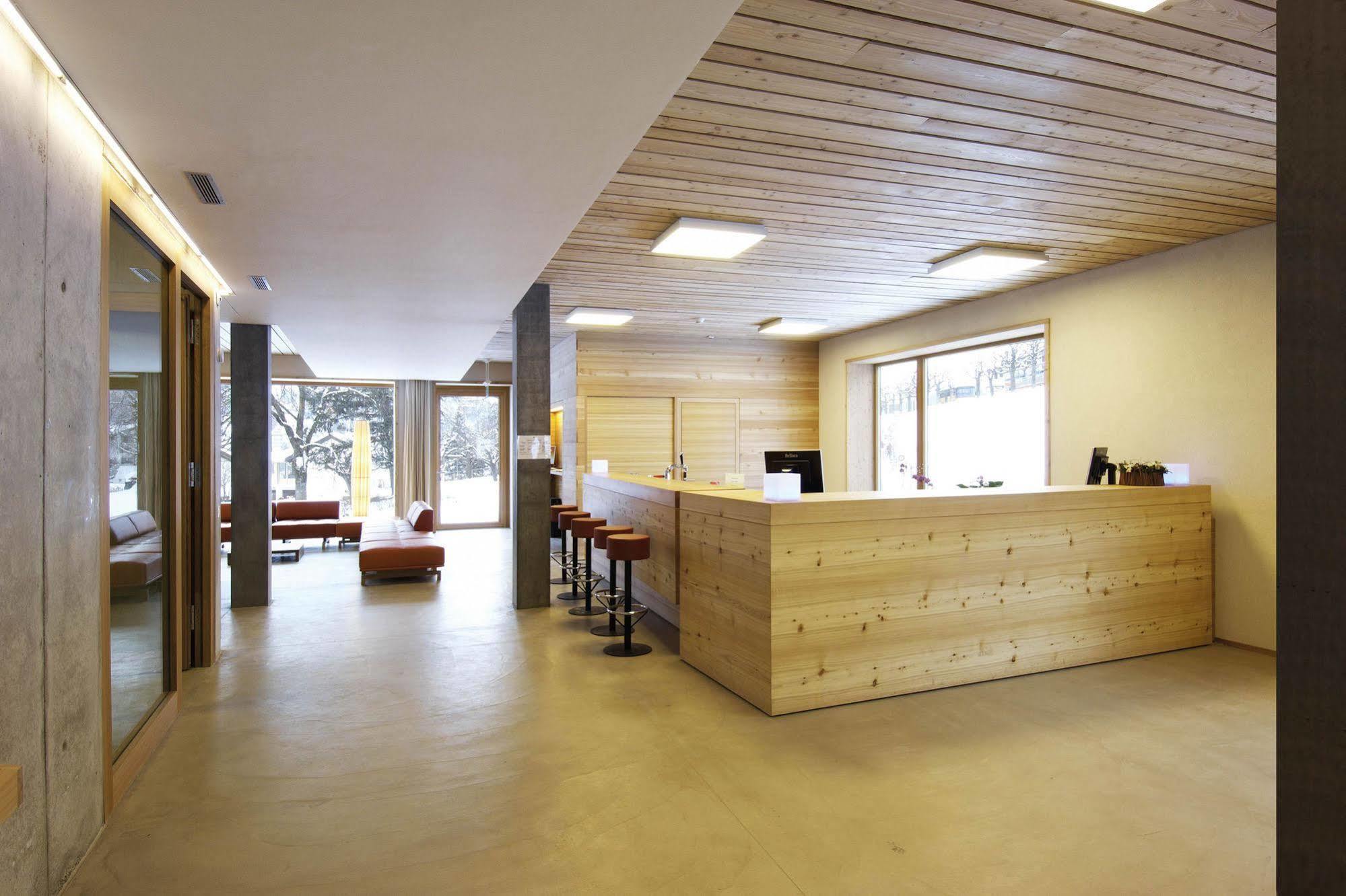 Scuol Youth Hostel Екстер'єр фото