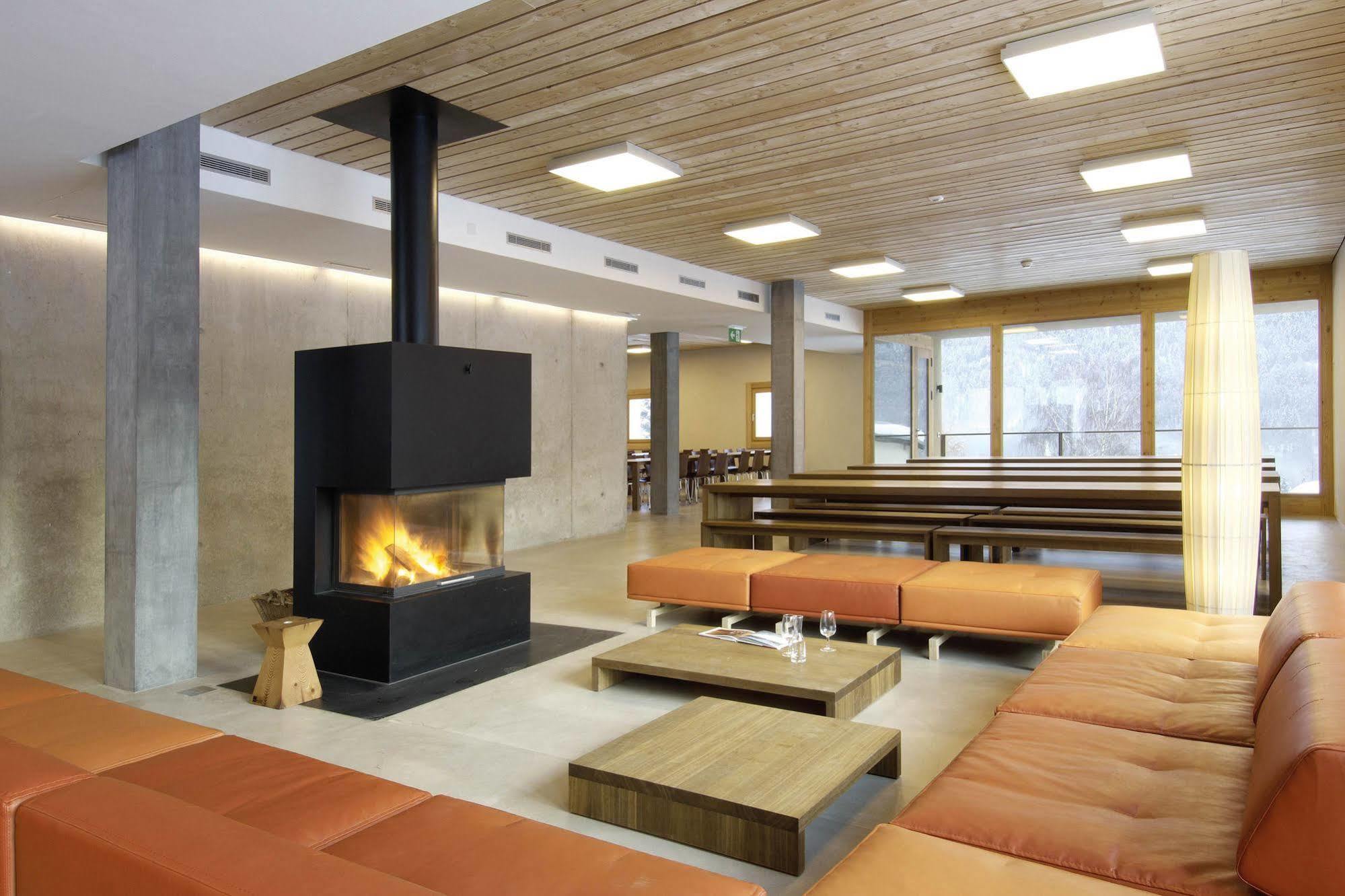 Scuol Youth Hostel Екстер'єр фото